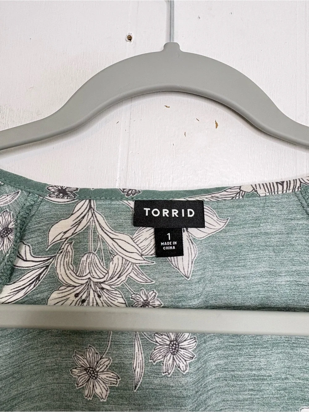 Torrid Top Womens 1X Popover V Neck Balloon Sleeve Floral Button Front Peplum